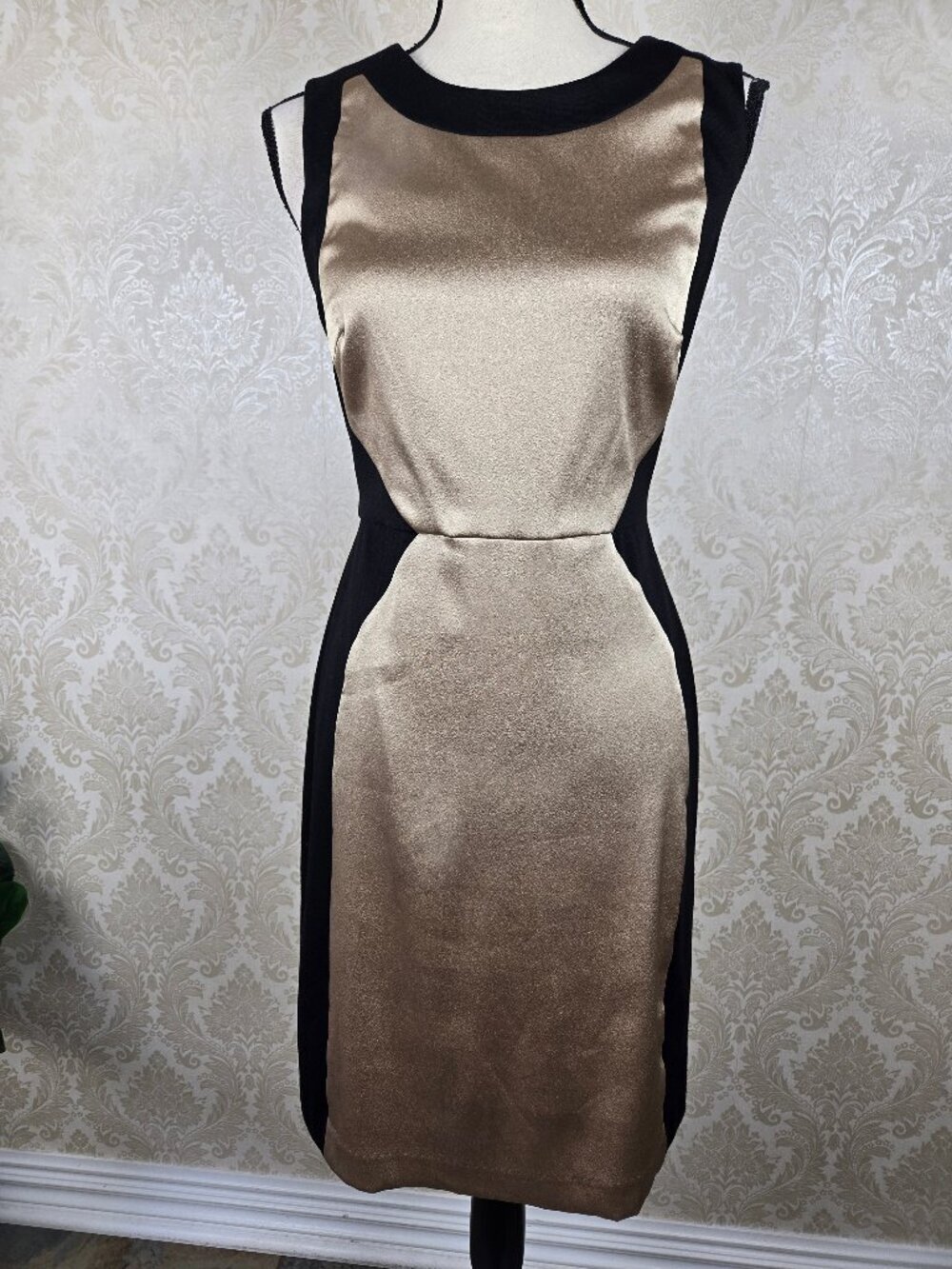 The Limited Size 8 Black Gold Sheath Dress Sleeveless Hidden Back Zip NWT